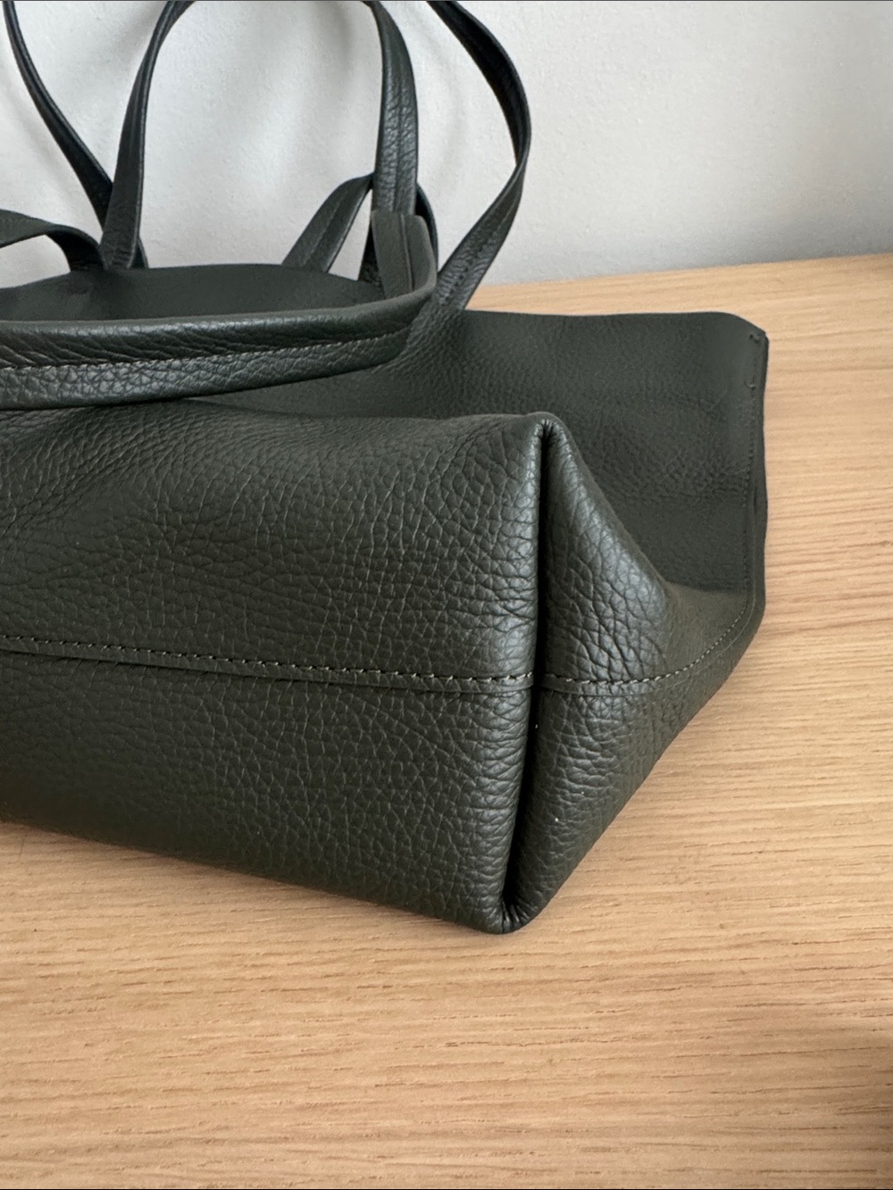 Cuyana Small Easy Tote - Picture 2 of 8